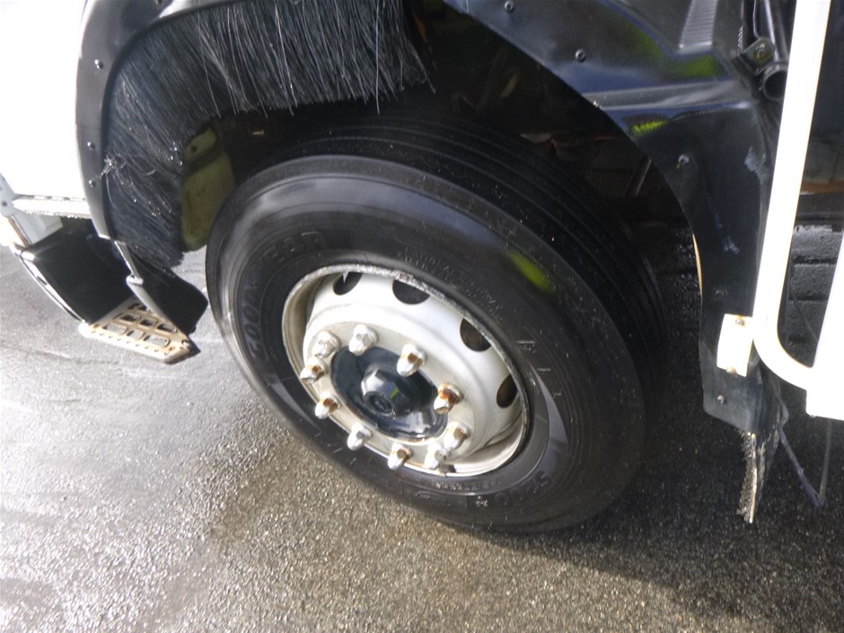 8mm Dyed & Heated Turquoise Gemstones Beaded Bracelet.