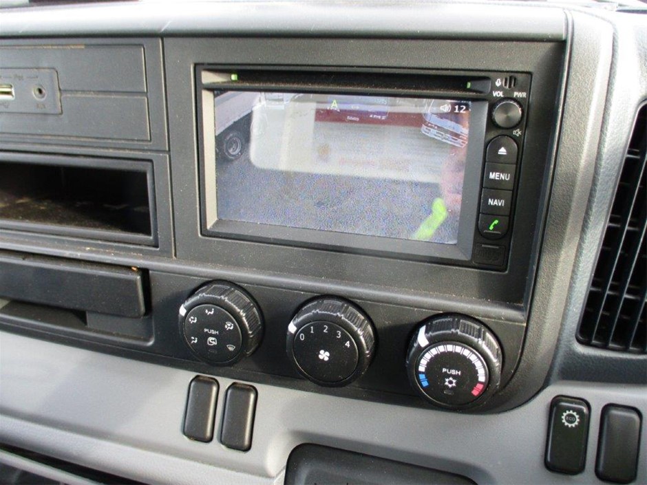 8.20ct Twelve Sapphire &5.65ct Aquamarine & 0.56ct Twenty Four Stones