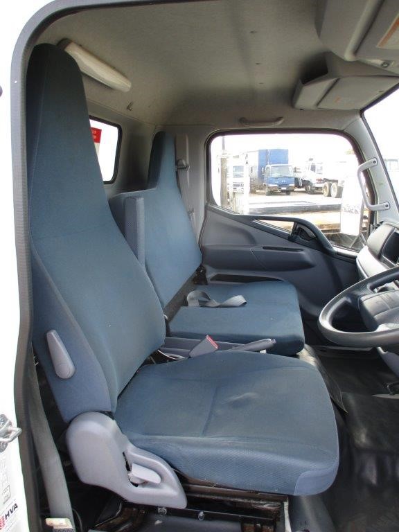 <p>2013 Hino FD7J 4 x 2 Pantech Truck</p>