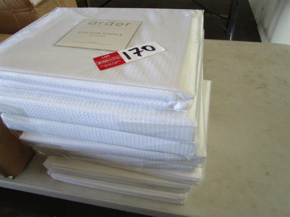 9K Yellow Gold MINI INITIAL 'U' Bracelet 15.5-19cm