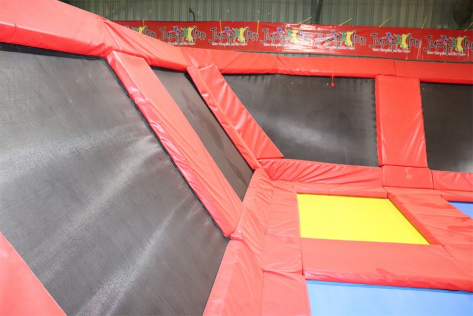 9K Yellow GOLD 0.05CT HI I1 DIAMOND EMERALD RNG