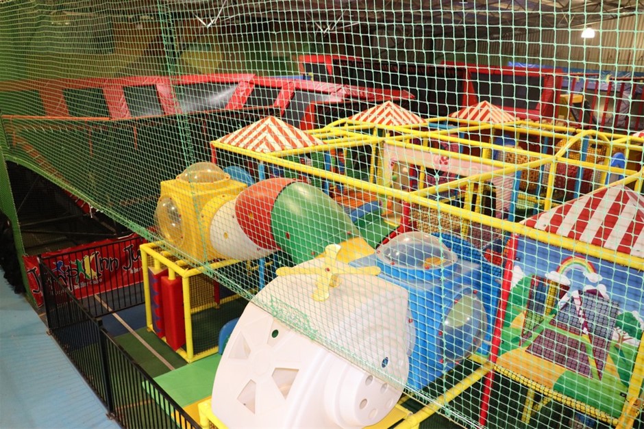 9K Yellow Gold EMERALD CUT RHODOLITE GARNET RING