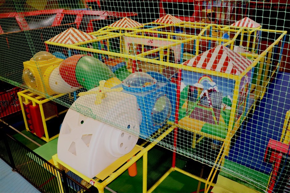 9K YELLOW GOLD 0.01ct HI SI DIAMOND GARNET NECKLACE 40-45cm