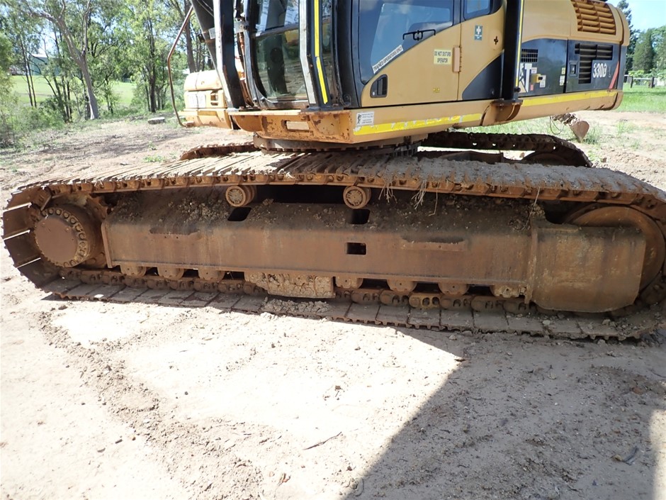 9K WHITE GOLD 0.75ct F VS LAB DIAMOND CLAW SET BAND