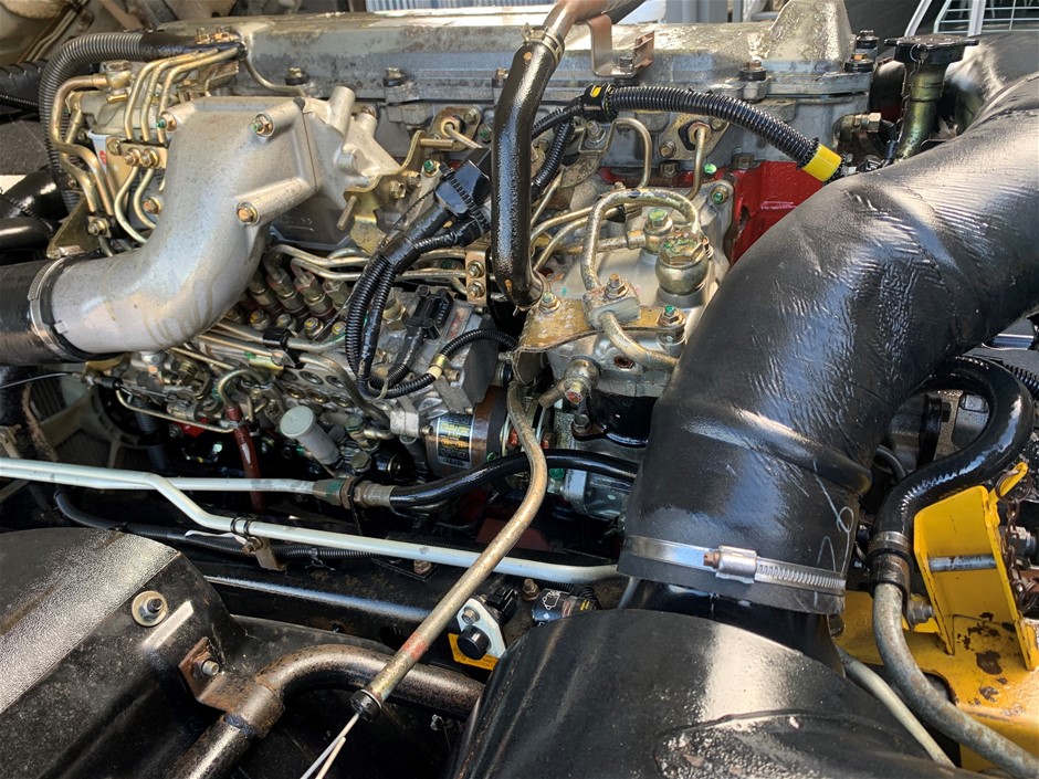 9K YELLOW GOLD 0.50ct F VS LAB DIAMOND CHANNEL SET BAND