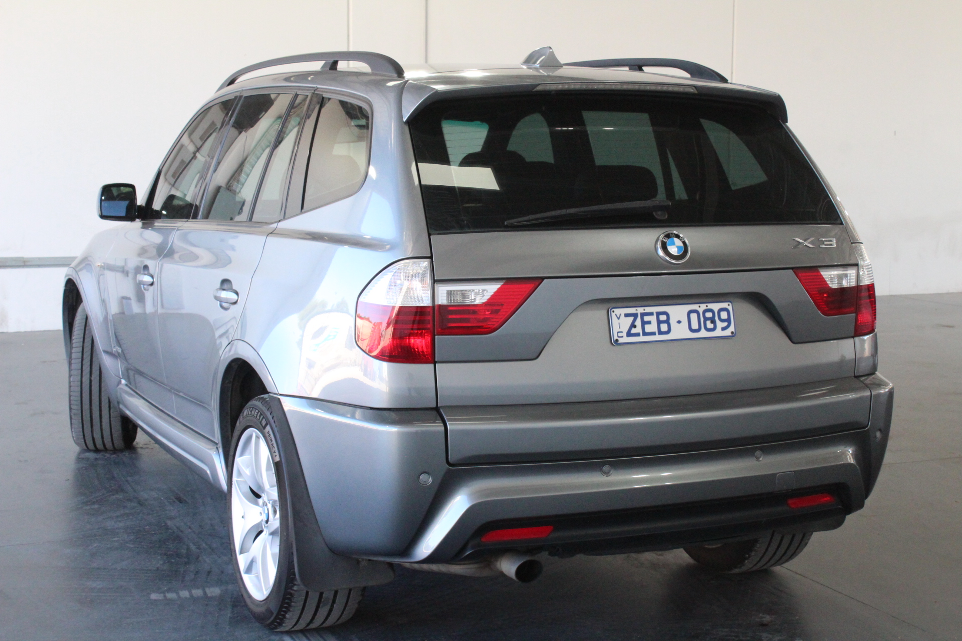 9K WHITE GOLD 0.20ct F VS LAB DIAMOND PEAR OFFSET RING