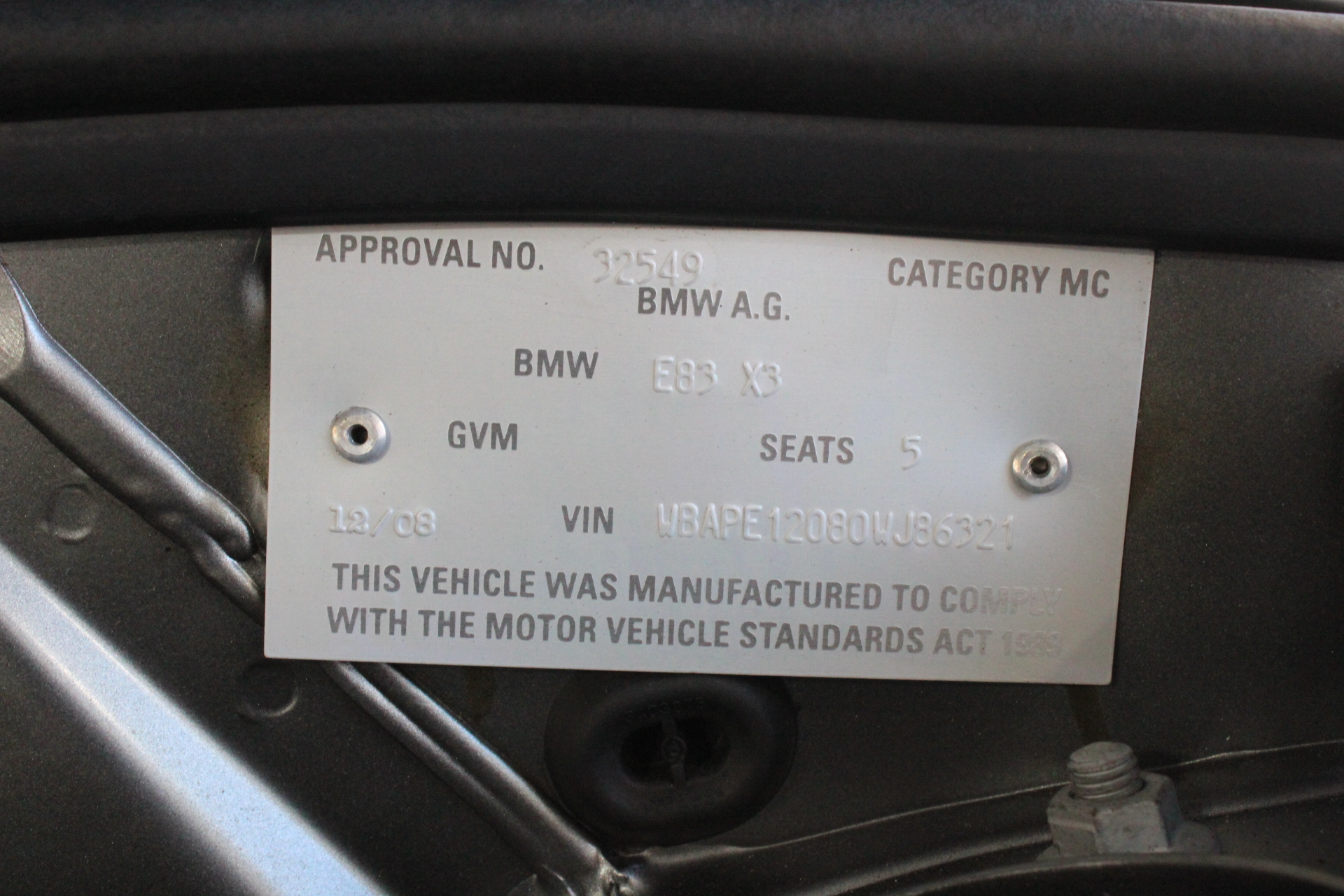 9K YELLOW GOLD 0.25ct F VS LAB DIAMOND CHANNEL SET BAND