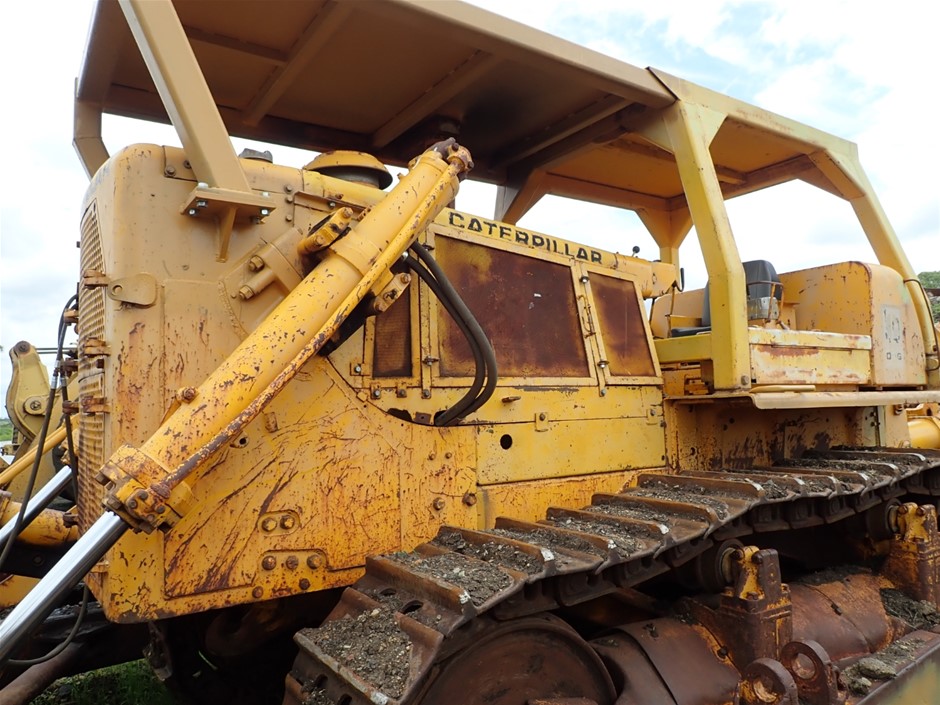 9K YELLOW GOLD 0.50ct F VS LAB DIAMOND CLAW SET BAND