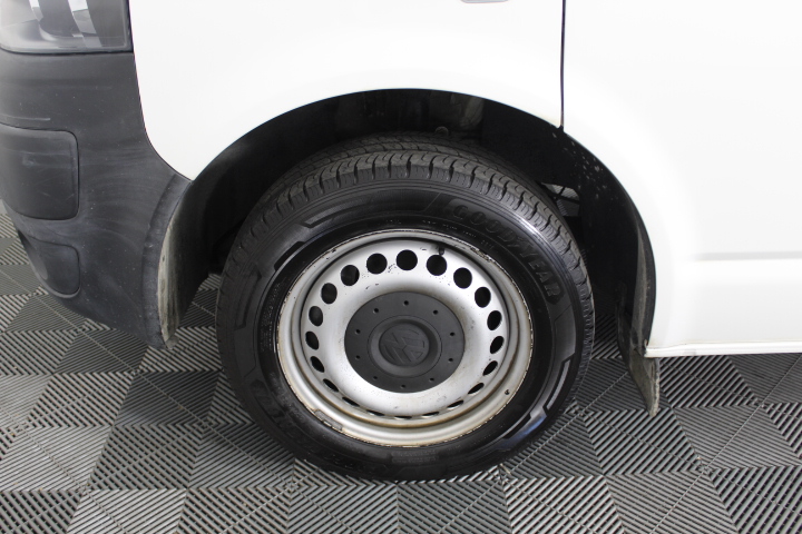 9K YELLOW GOLD 0.50ct F VS LAB DIAMOND CLAW SET BAND