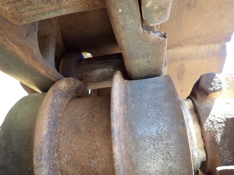 9K WHITE GOLD 1.00ct F VS LAB DIAMOND OVAL TRILOGY RING