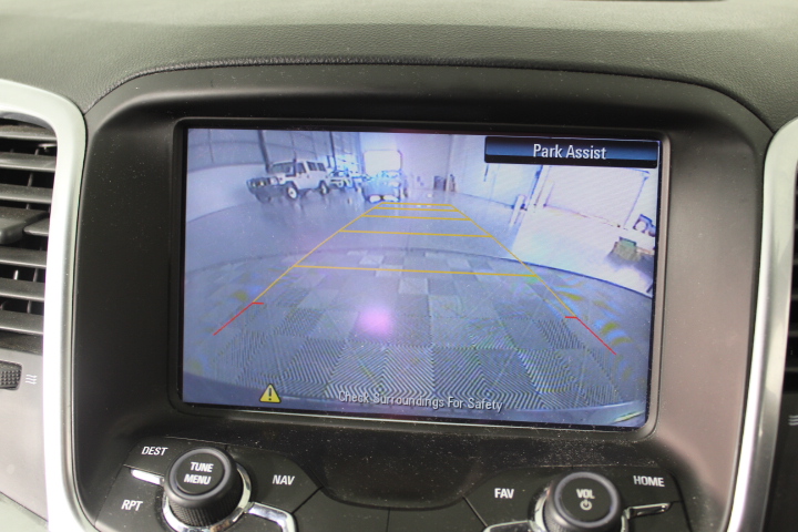 7-8mm White Pearls & Gold Plated Rhinestone Necklace.