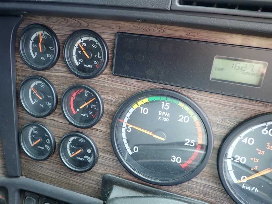 TOMMY JEANS Men's Essential Badge Leather Sneaker, White, Size EU 46 (EM0EM