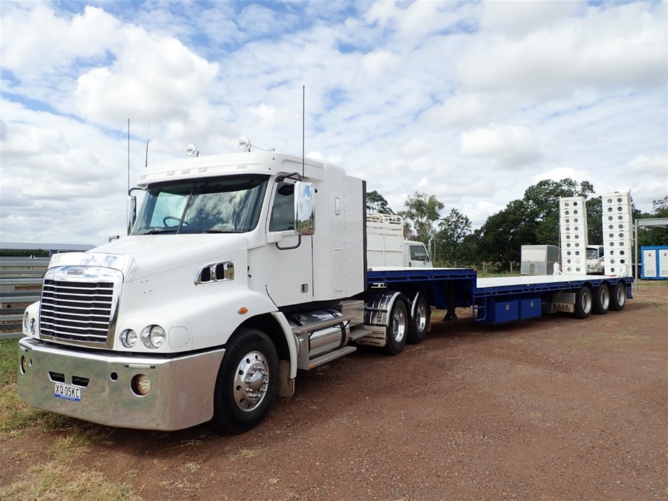 STEVE MADDEN Women's Wedgie Sneaker, Grey Suede, Size 8.5 US (WEDG01S1)  Bu