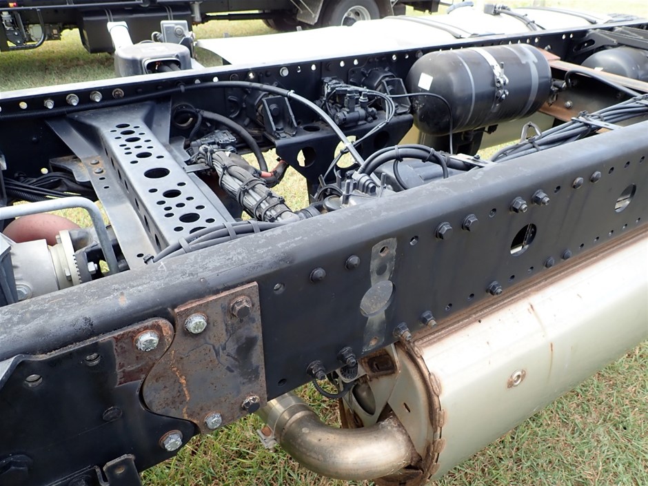 SAUCONY Women's Ride Milennium Sneaker, Silver/Cream, Size US 7 (S60812).