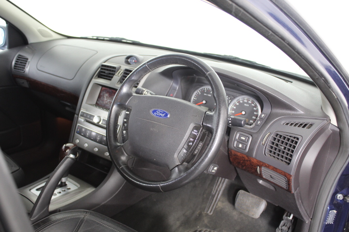 LACOSTE Men's Game Advance Luxe 2221 SM Sneaker, White/Blue, Size 7 US(744S