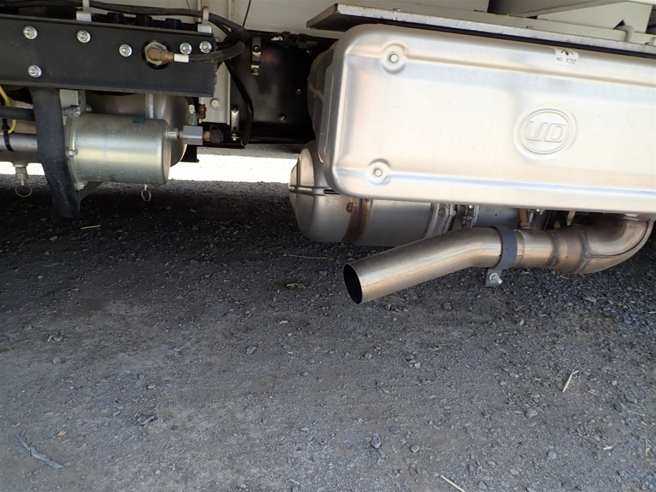 Approx 37 Ct of Loose Boulder Opal Chips (Coober Peby) In glass disp/bottle