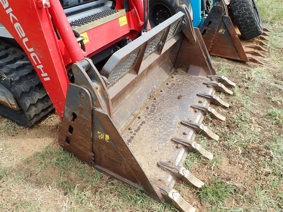 Vial full of Gold Leaf/Flake