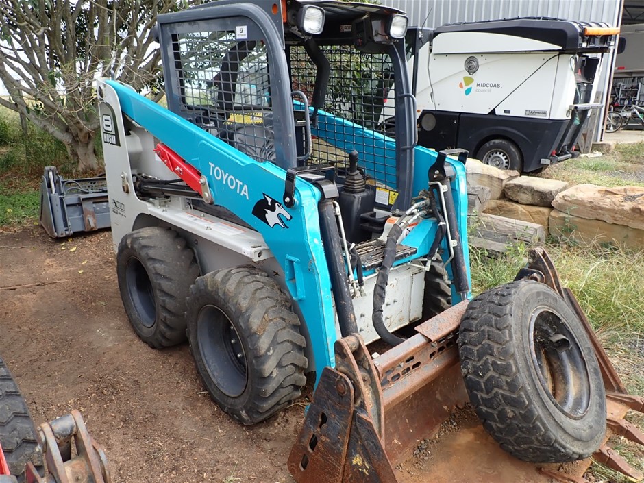 AMAZON BASICS Ripstop Wheeled Duffel,\ Telescoping handle, 76.2 CM.