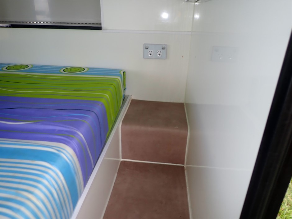 GOURMIA 7.6L Air Fryer, Black, Model GAF858. NB: Has been used.