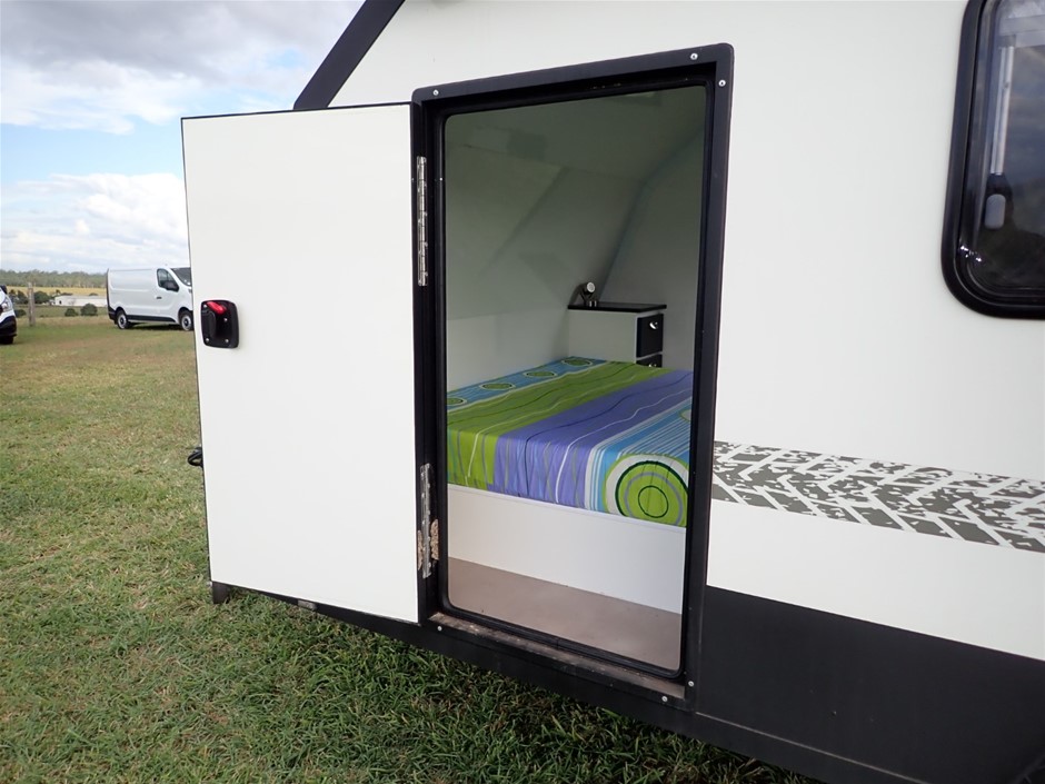 ROBOROCK QREVO Robotic Vacuum And Mop Cleaner, Model RR-QR02-03-WHT. NB: Ha