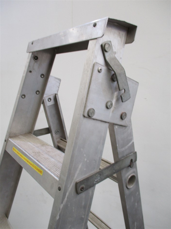 Night Merchant Vodka Lime And Soda Cans (24x 250mL) NSW