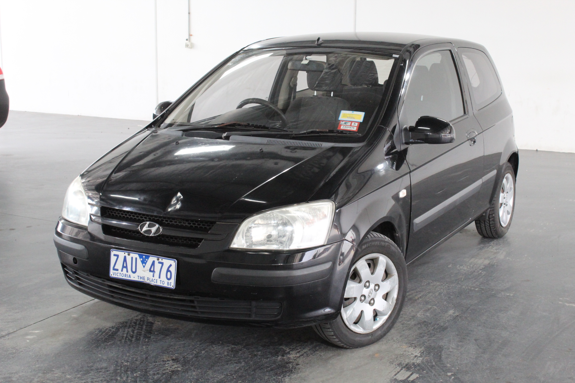 2 x DESIGN NEST Power Cube,  Extended USB, White. N.B: Damaged packaging.