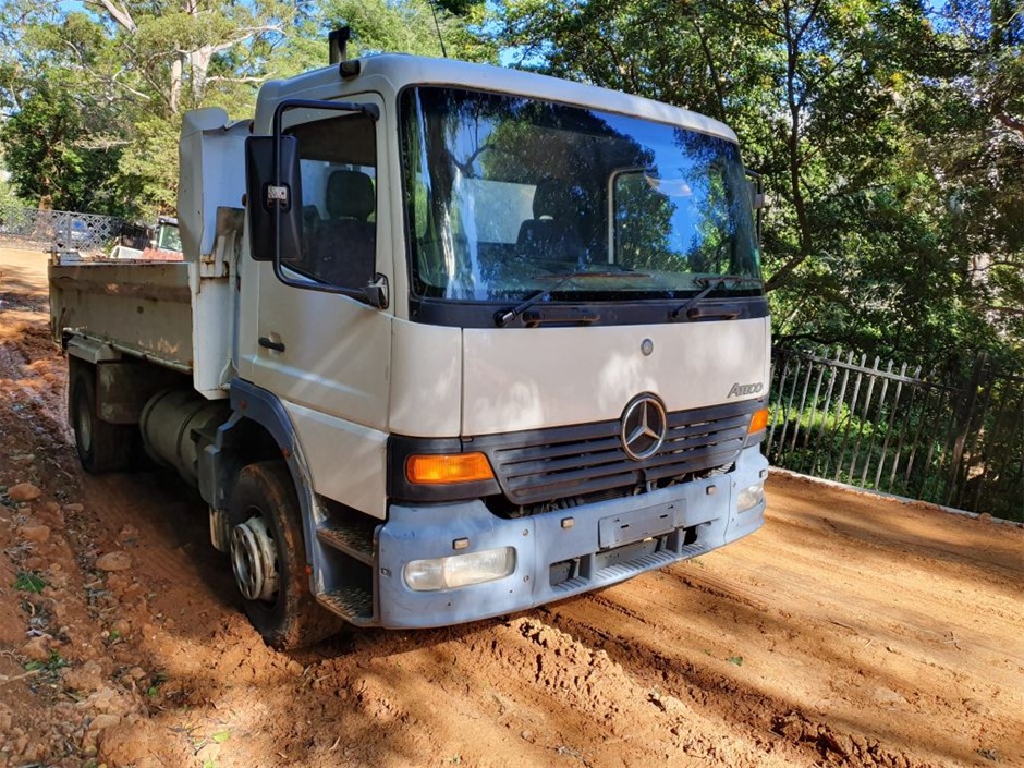 Yellow Gold Natural Emerald Ring with Valuation