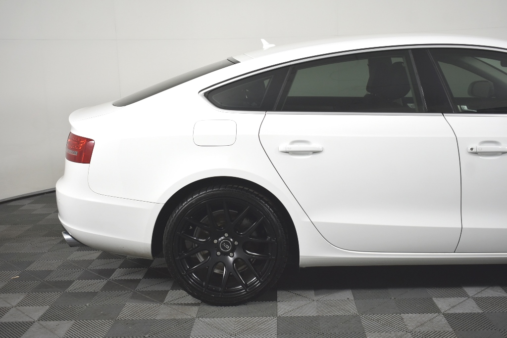 Wolf Blass Red Label Sauvignon Blanc (6x 750mL). Current Vintage Release.