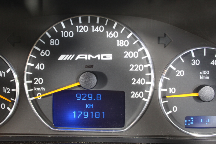 Stunning 18ct Heavy Yellow Gold Plated Simulated Diamond Drop Pendant