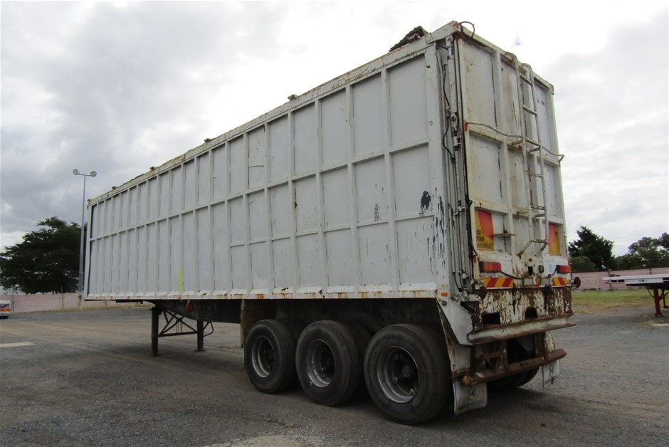 Trident Dotted Striped Bath Towel, Gray (76cm x 147cm)