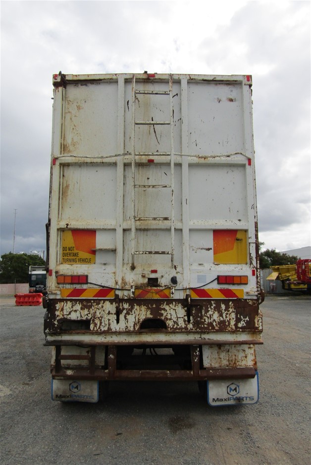 JBL Tune 110 Wired In-Ear Headphones with JBL Pure Bass Sound, Blue NB: min