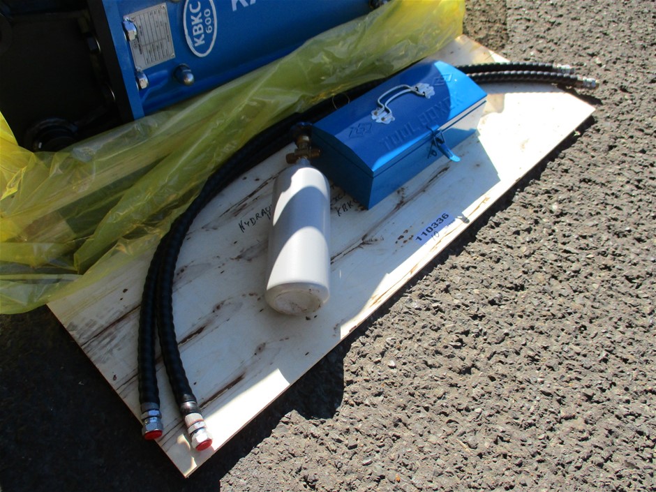 WallyBags 40” Deluxe Groom Tux and Suit Garment Bag Two Pockets, Black - G3