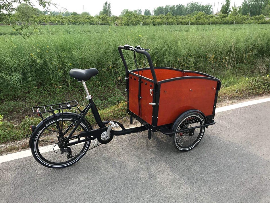 TOMMY HILFIGER Ardin Cap, Apple Red.  Buyers Note - Discount Freight Rates