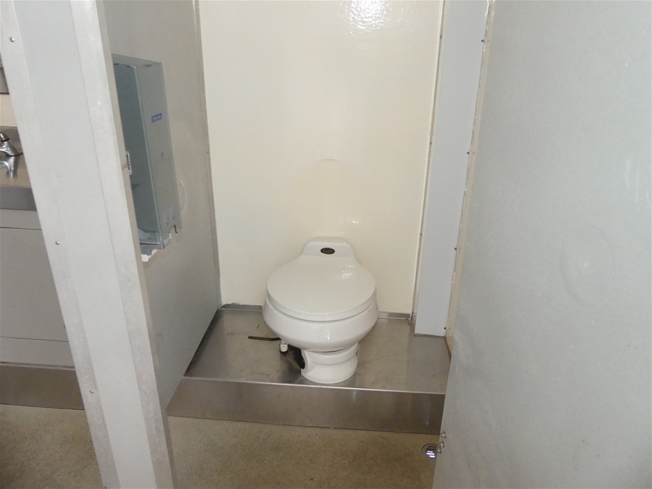 CROCS Toddler's Classic Clog, Size US 6 Toddler, Navy.  Buyers Note - Disco