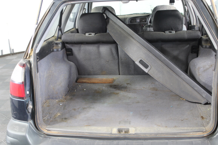 <p>Assorted 2Lt Tins of Paints</p>