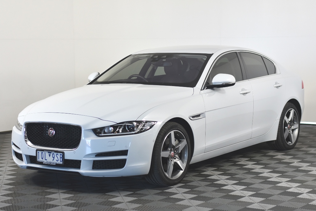 <p>2003 Volvo FM12 6 x 4 Prime Mover Truck</p>