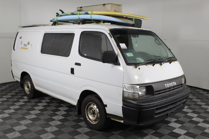 10mm White Pearls with Tiger Eye Gemstone Bracelet