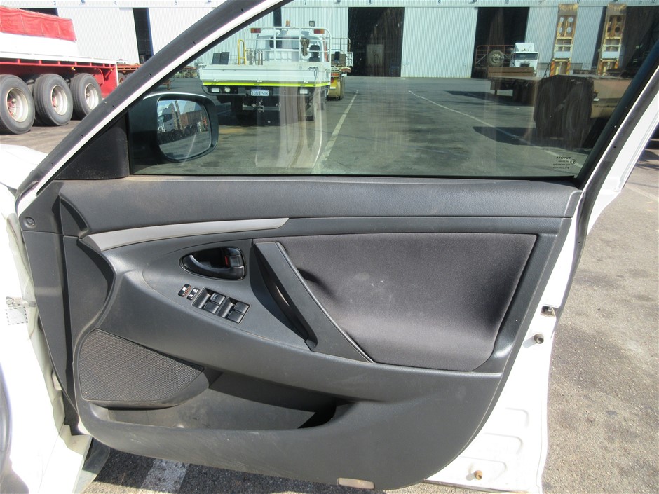 Elegant 18K White Gold plated Simulated Diamond Necklace