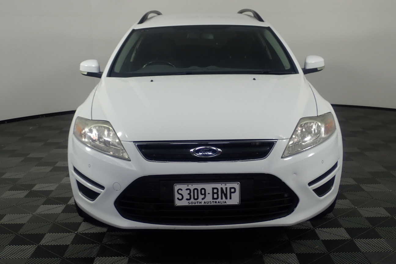 Elegant 18K White and Yellow Gold plated Simulated Diamond Ring Size 7