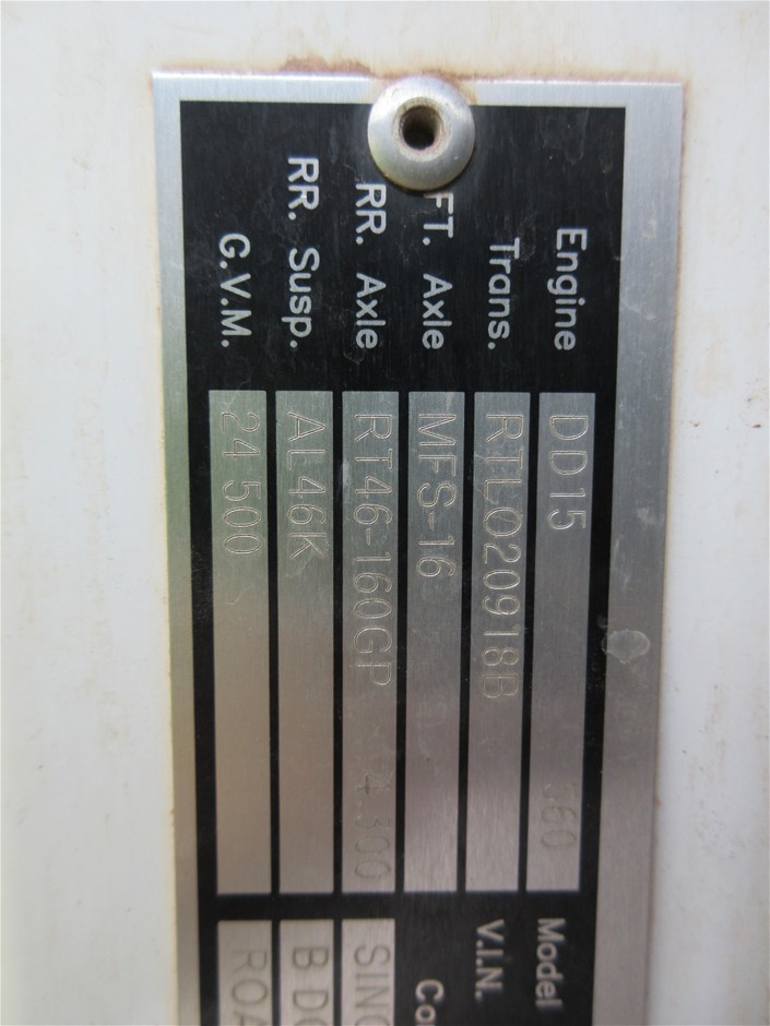 0.08 white baggette diamond