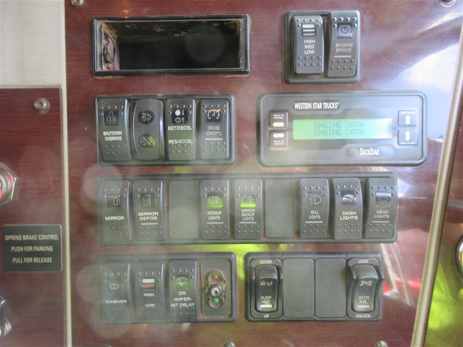 0.40 carat pink square radiant cut deep b orangy pink valu: $28,560