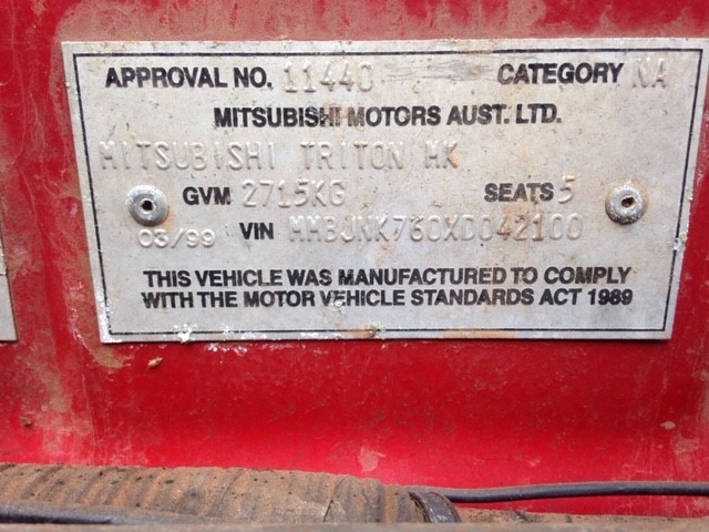 1.00 carat of white diamond round various in 5 case