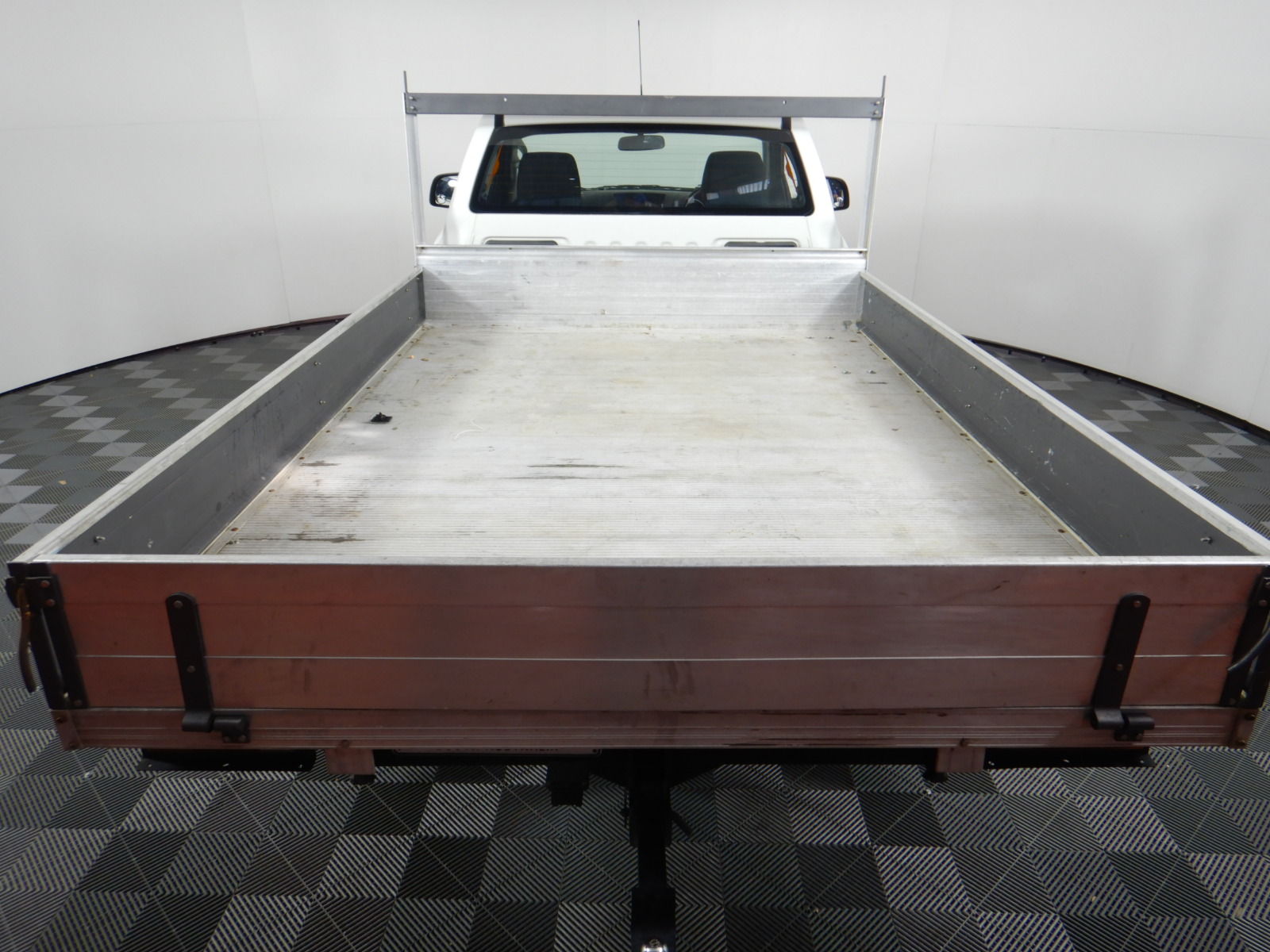 0.08 white baggette diamond