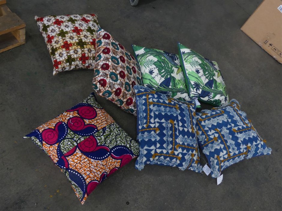 2022 Queen Elizabeth Platinum Jubilee Gold plated Medallion