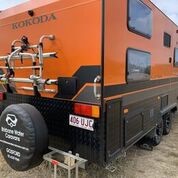 BULK PACK - 10 x 5mm Christmas Earrings (5 x Green, 5 x red)