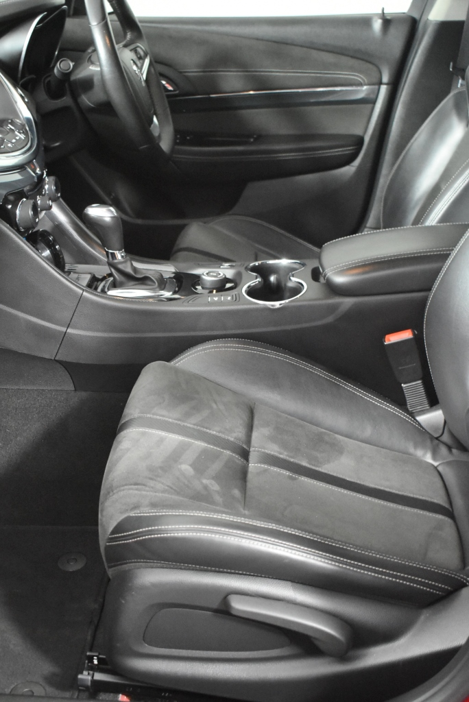 Pierre Delize Blanc De Blancs Brut NV (6x 750mL), France.