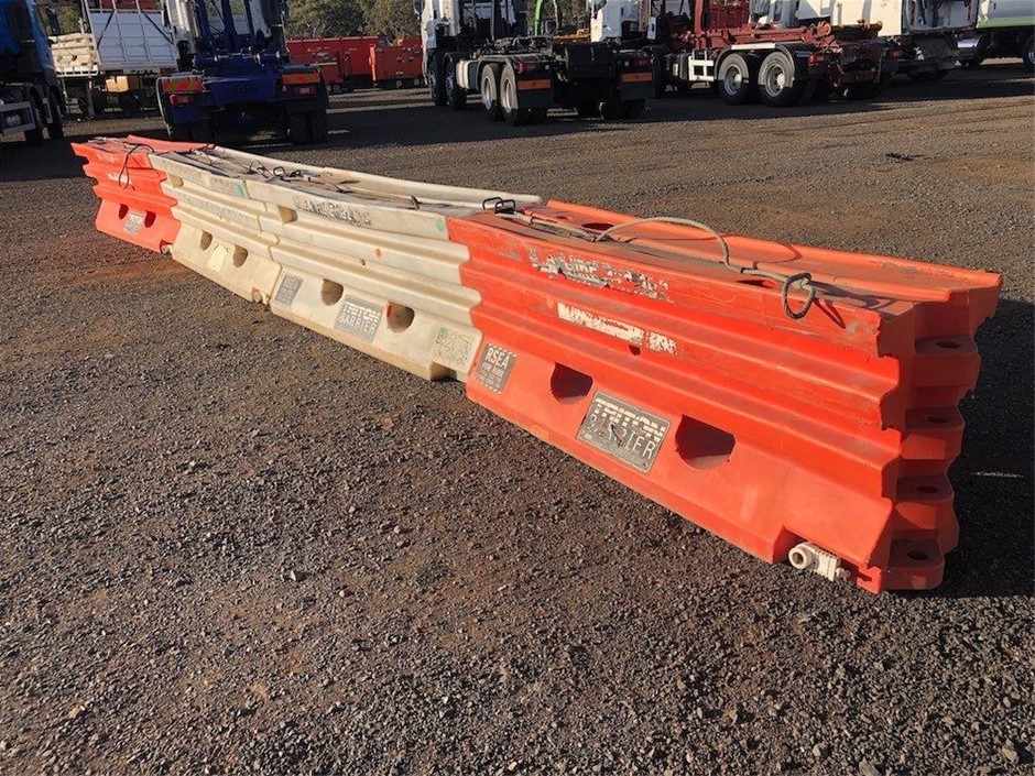 1.45ct 32 Stones Round Dia. F-G/VS Earrings 18K White Gold