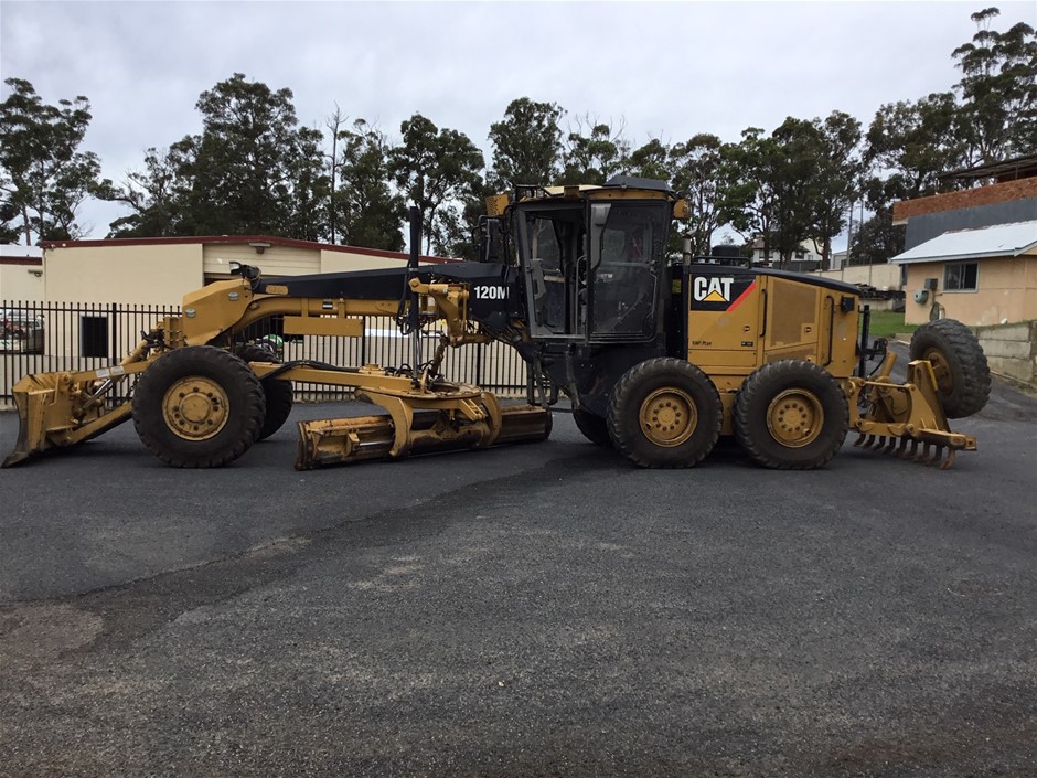 AMAZON BASICS 1-Inch Wall Curtain Rod with Urn Finials, 36 to 72 Inch, Nick