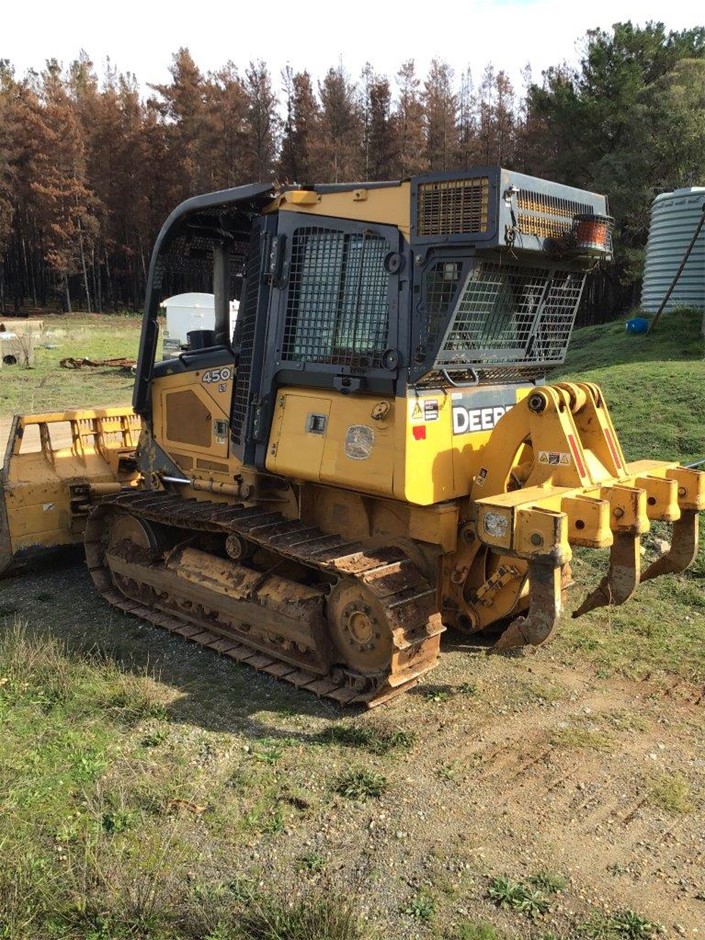 BIGMOUTH Game of Gnomes Garden Gnome Statues