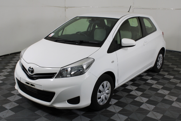 REMINGTON Volume Plus Air Styler, Soft Bristle Brush & 19mm Round Brush.